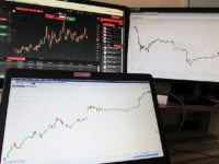 Ein Demokonto hilft bei der finalen Entscheidung für einen Binäre Optionen Broker. (Quelle: PIX1861 (CC0-Lizenz)/ pixabay.com)