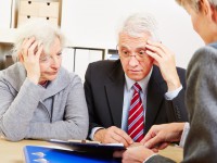 Senioren bei Beratung haben Angst vor Altersarmut © Robert Kneschke / Fotolia.com