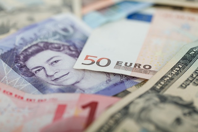 currencies-69522_640