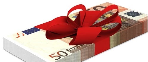 Weihnachtsgeld: Sparen, investieren oder ausgeben?