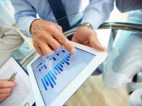 Fonds und ETFs lieber an der Börse oder bei der Hausbank kaufen?